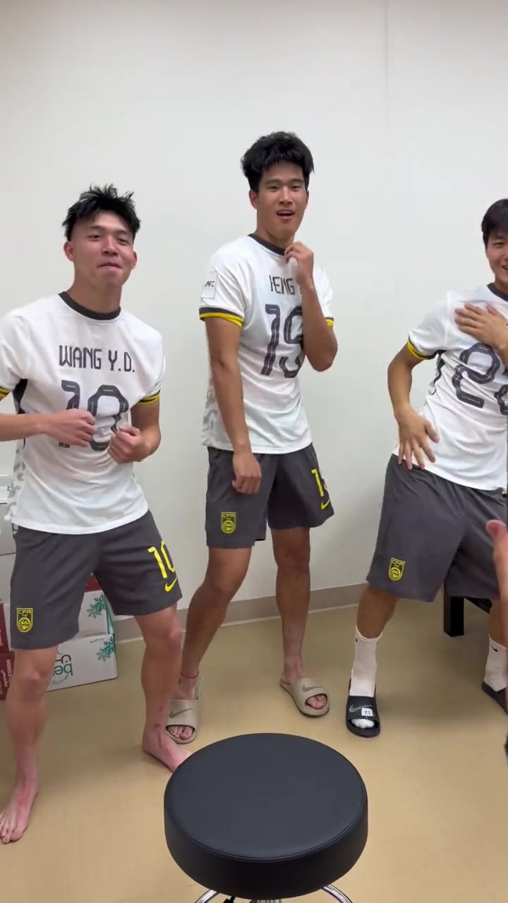 pg电子官网-王钰栋等人跳内马尔舞蹈！内马尔官方账号评论：太棒了！